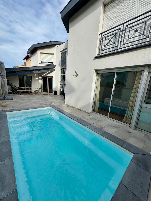 Maison - 223 m² - 7 pièces