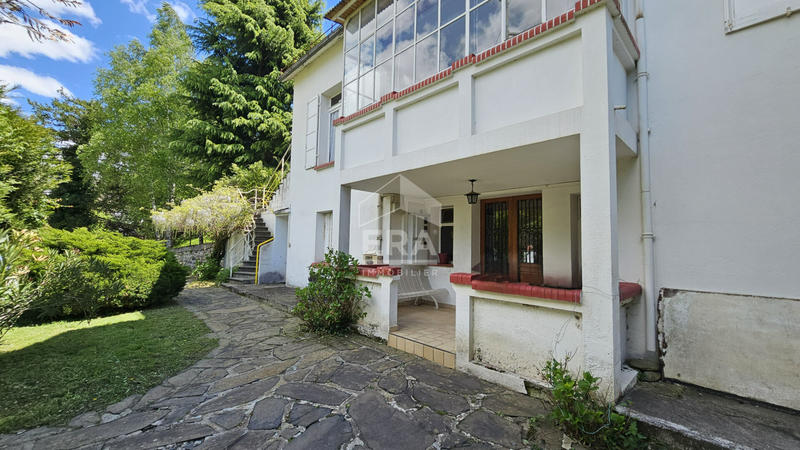 Maison - 313 m² - 12 pièces