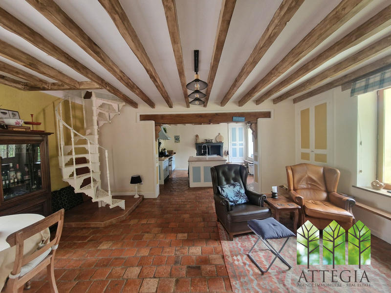 Maison - 245 m² - 6 pièces