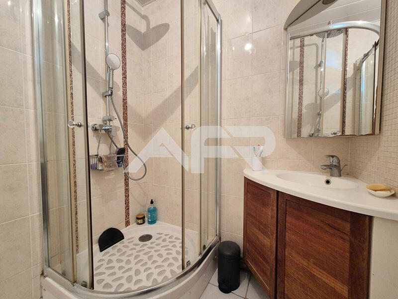 Appartement - 80 m² - 5 pièces