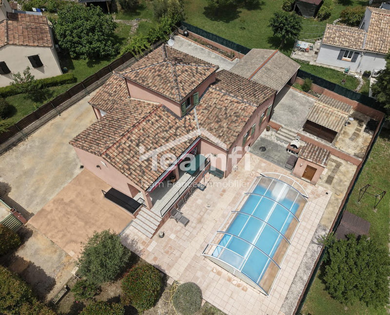 Maison traditionnelle - 115 m² - 5 pièces