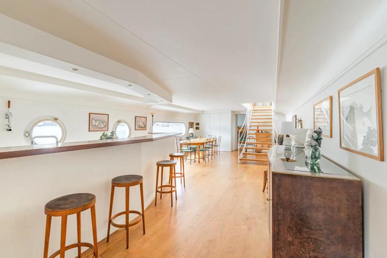 Maison - 250 m² - 7 pièces