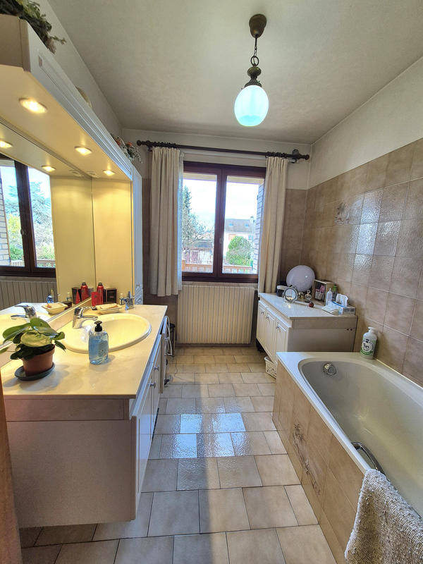 Maison - 145 m² - 6 pièces