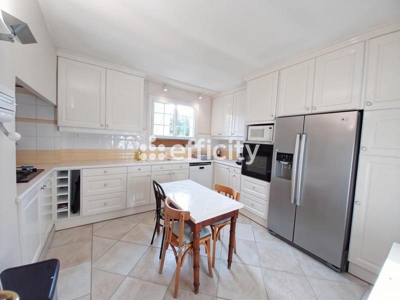 Pavillon - 200 m² - 7 pièces