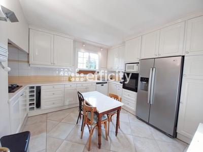 Pavillon - 200 m² - 7 pièces