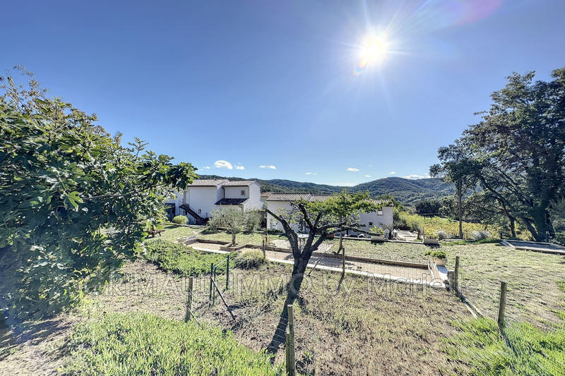 Maison - 320 m² - 13 pièces