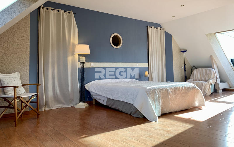 Propriété - 323 m² - 10 pièces