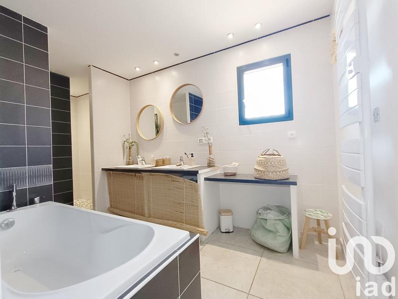 Maison - 230 m² - 7 pièces