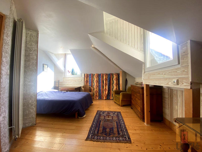 Maison - 270 m² - 9 pièces