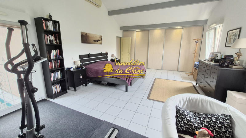 Maison - 255 m² - 8 pièces