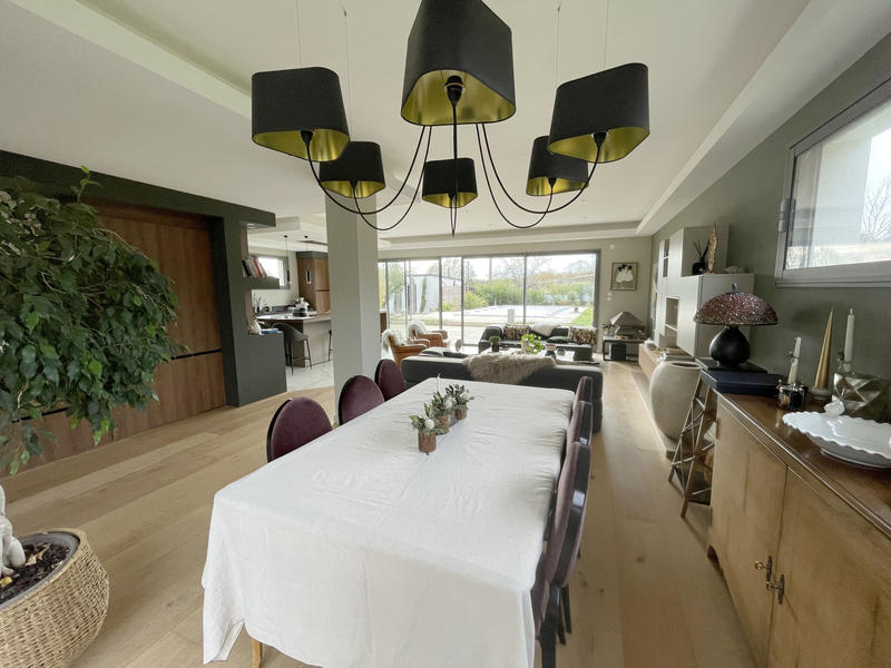 Maison - 217 m² - 6 pièces