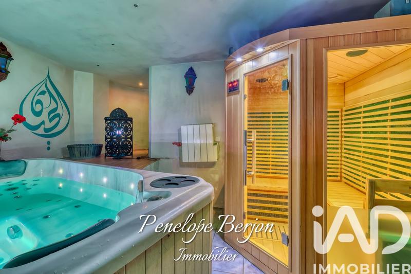 Maison - 575 m² - 15 pièces