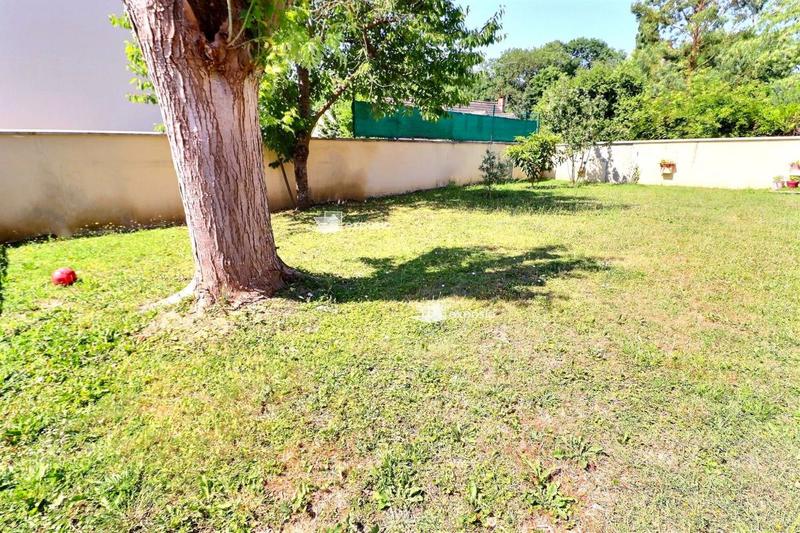 Maison - 240 m² - 7 pièces