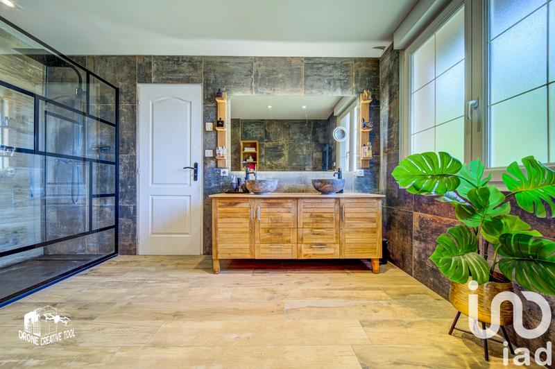 Maison - 219 m² - 9 pièces