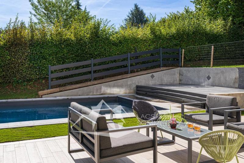 Villa - 243 m² - 9 pièces