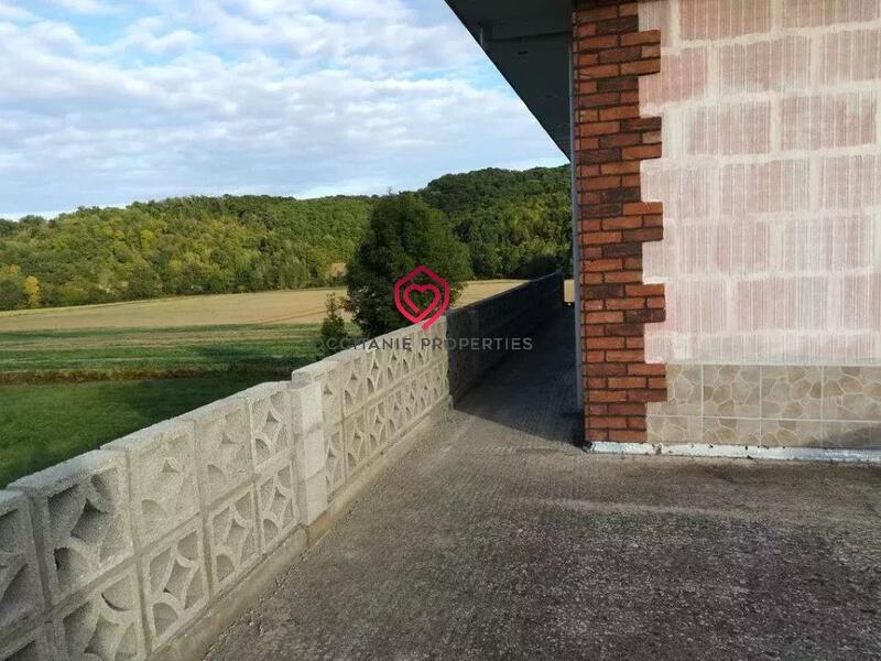 Villa - 250 m² - 4 pièces