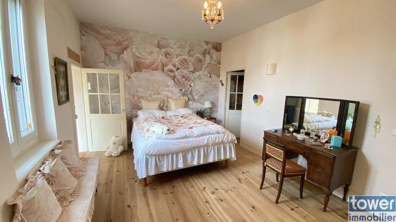 Maison - 239 m² - 6 pièces