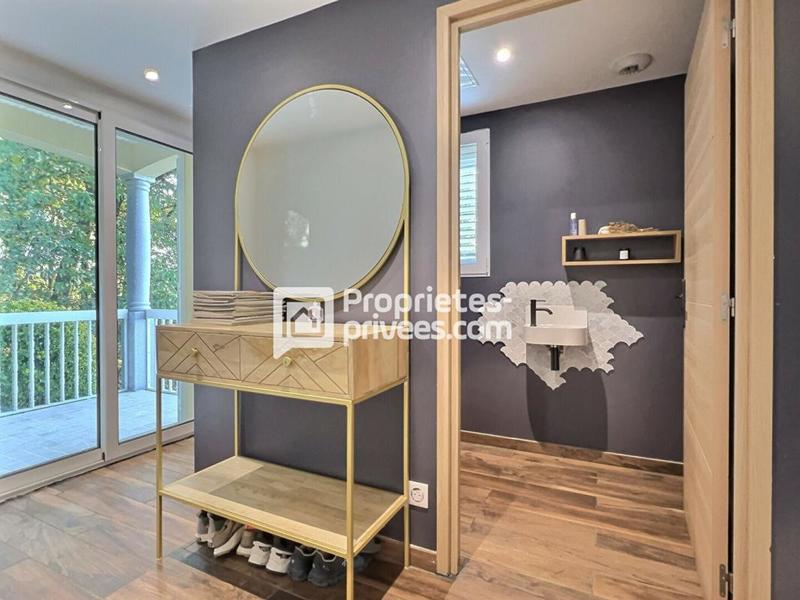 Maison - 308 m² - 9 pièces