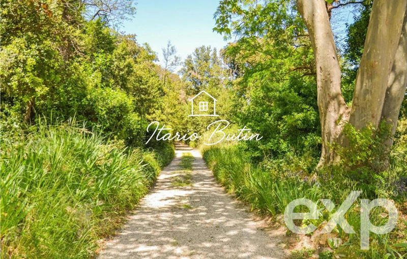 Maison - 415 m² - 14 pièces