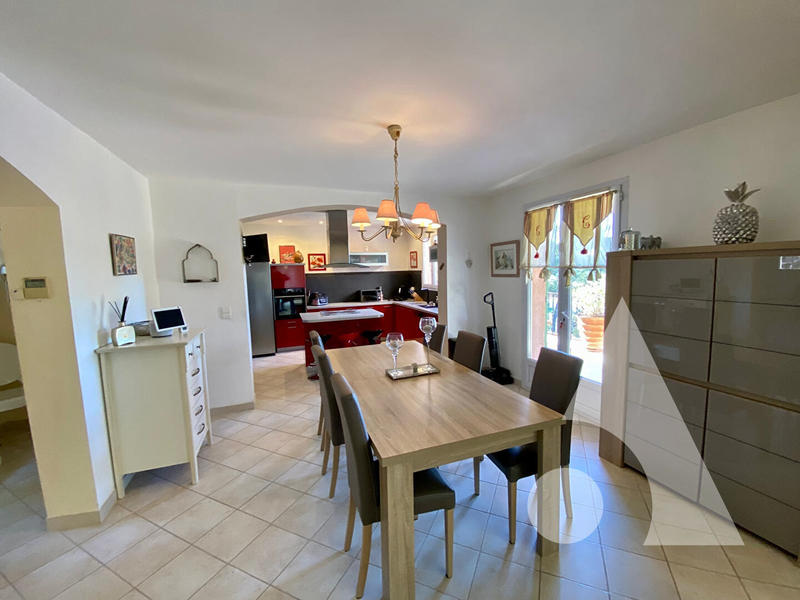 Maison - 214 m² - 7 pièces