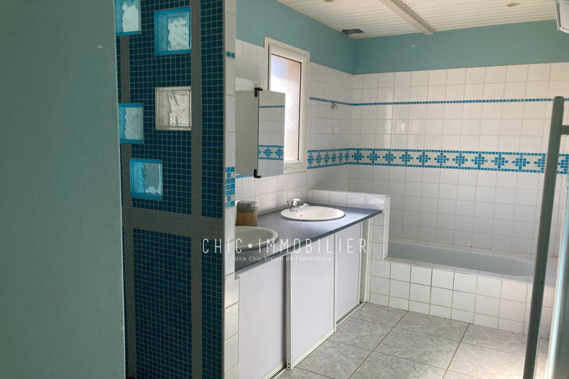 Propriété - 360 m² - 9 pièces