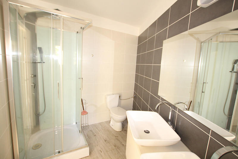 Appartement - 99 m² - 4 pièces