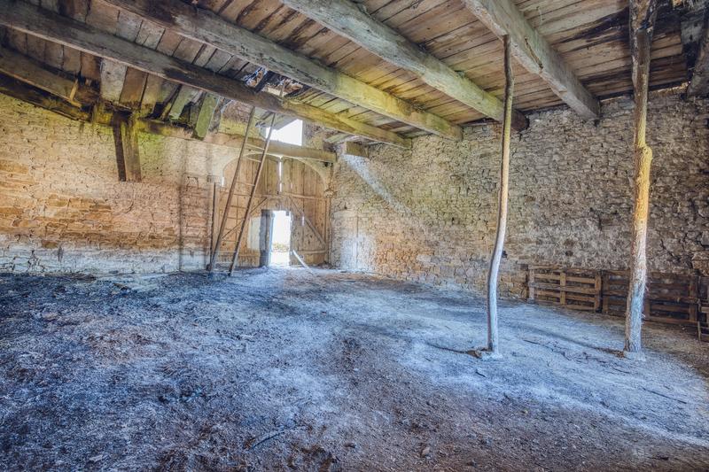 Grange - 76 m² - 1 pièce