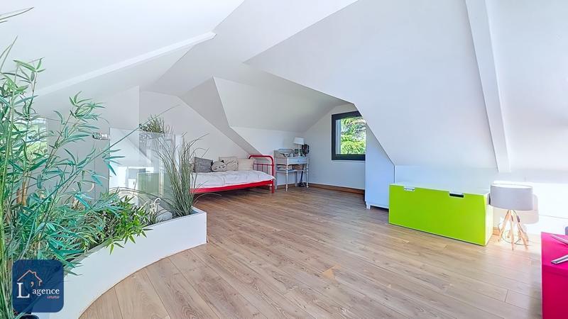 Maison - 228 m² - 7 pièces