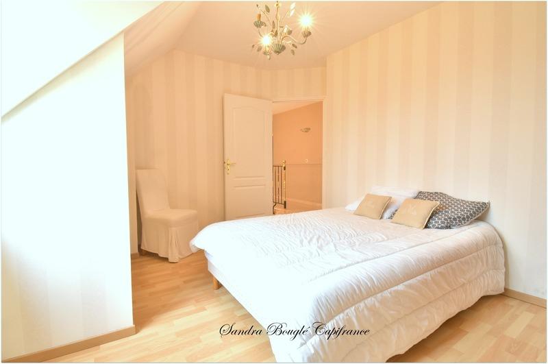 Maison - 216 m² - 9 pièces