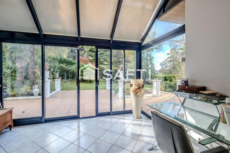 Maison - 215 m² - 7 pièces