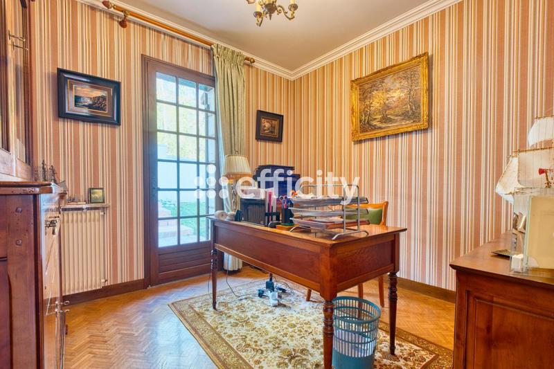 Maison - 200 m² - 8 pièces