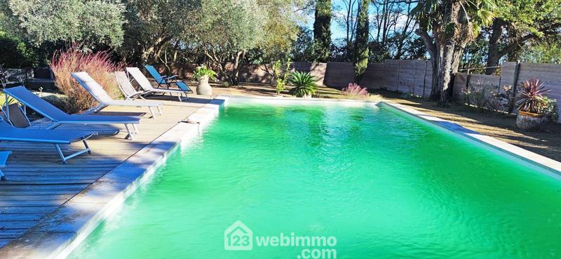 Maison - 240 m² - 7 pièces