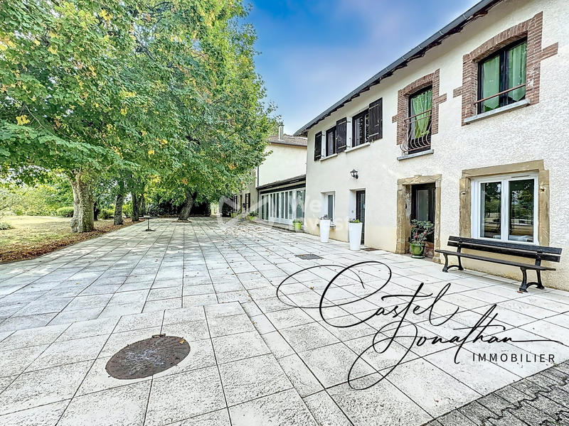 Maison - 460 m² - 8 pièces