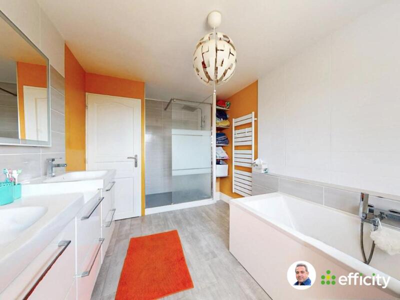 Pavillon - 232 m² - 7 pièces