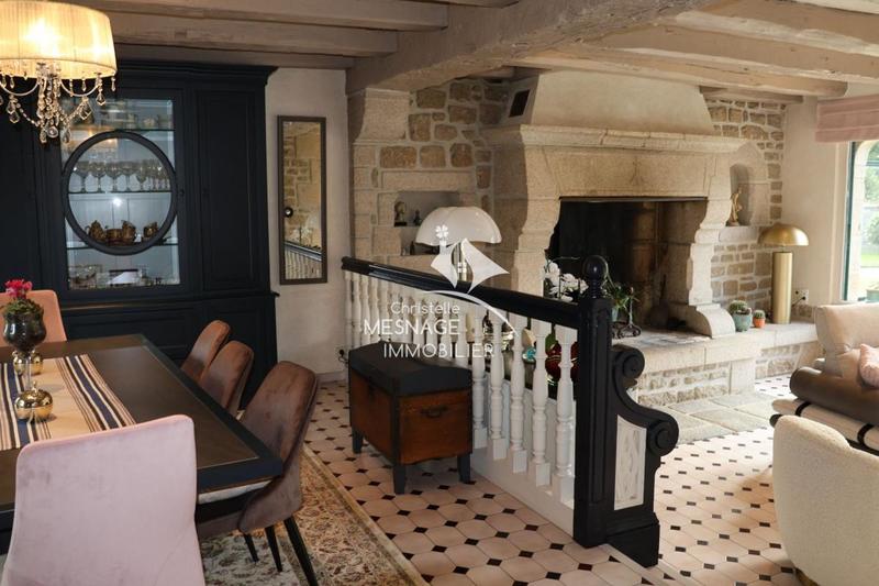 Maison en pierre - 211 m² - 8 pièces