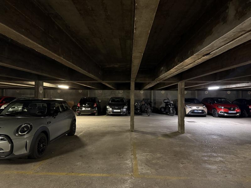 Parking / Garage - 1 m²
