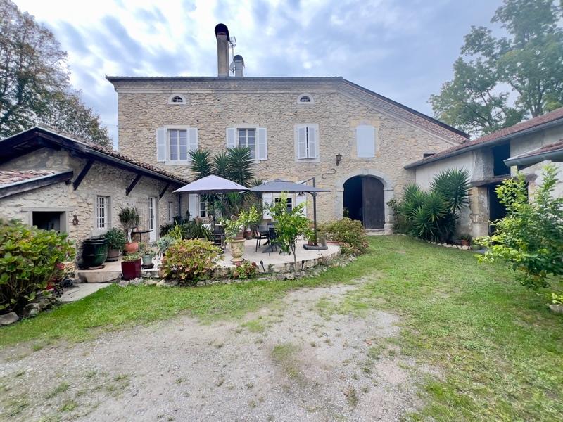 Maison de maîtres - 370 m² - 8 pièces