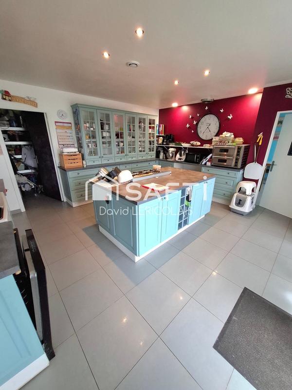 Maison - 383 m² - 22 pièces