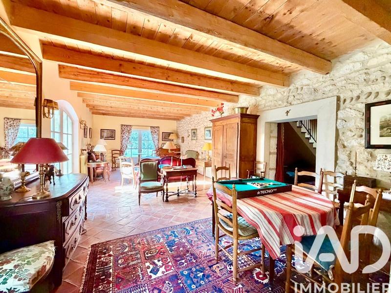 Maison - 290 m² - 9 pièces