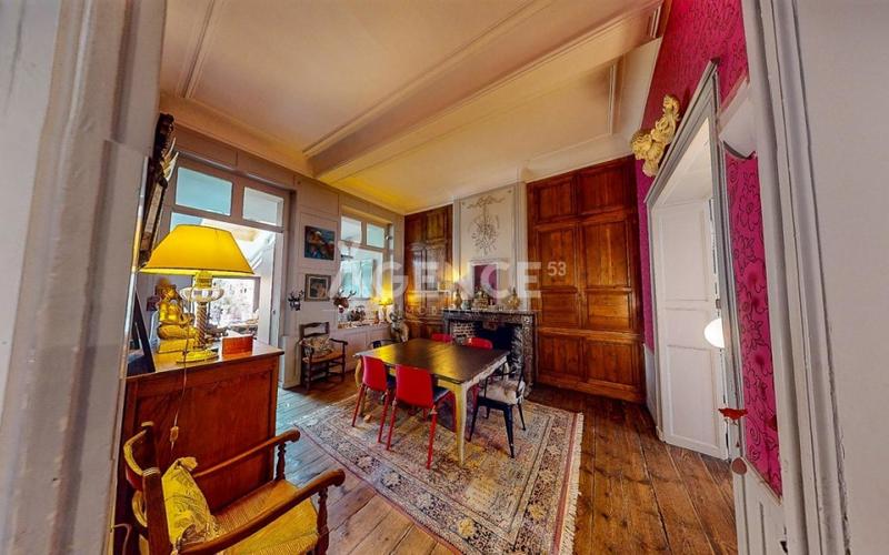 Maison - 294 m² - 7 pièces