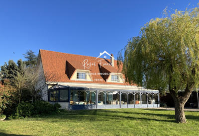 Maison traditionnelle - 296 m² - 12 pièces