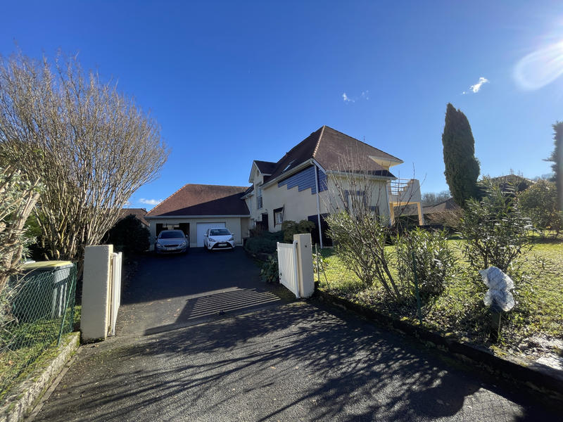 Maison - 197 m² - 8 pièces