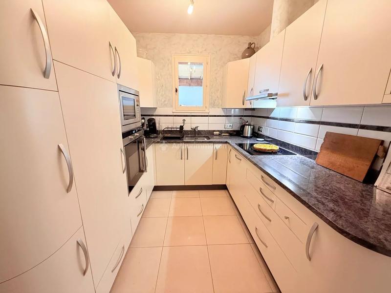 Maison - 218 m² - 9 pièces