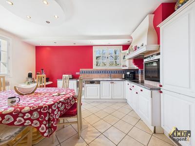 Maison - 224 m² - 7 pièces
