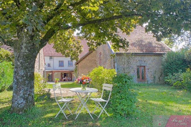 Maison - 230 m² - 13 pièces