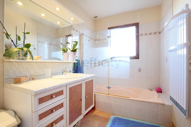 Maison - 148 m² - 6 pièces