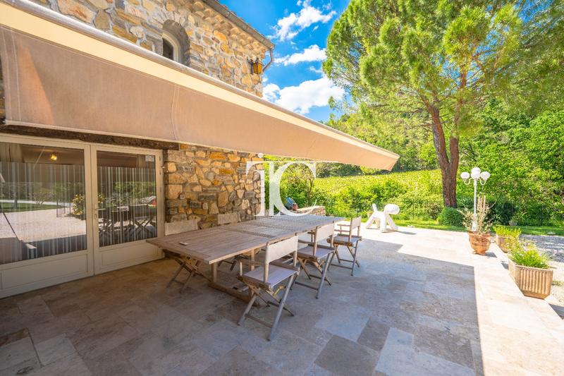 Maison - 397 m² - 12 pièces