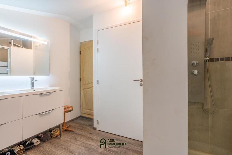 Propriété - 300 m² - 9 pièces