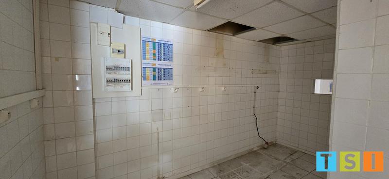 Local d'activités - 151 m² - 10 pièces