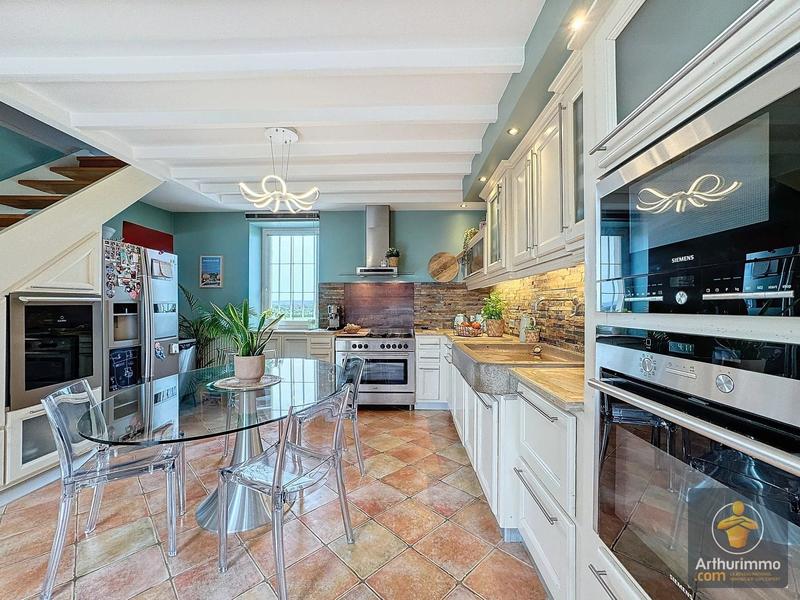 Maison - 210 m² - 6 pièces